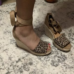 Let's See Style Women's Wedge Sandals Sz 10 Leopard